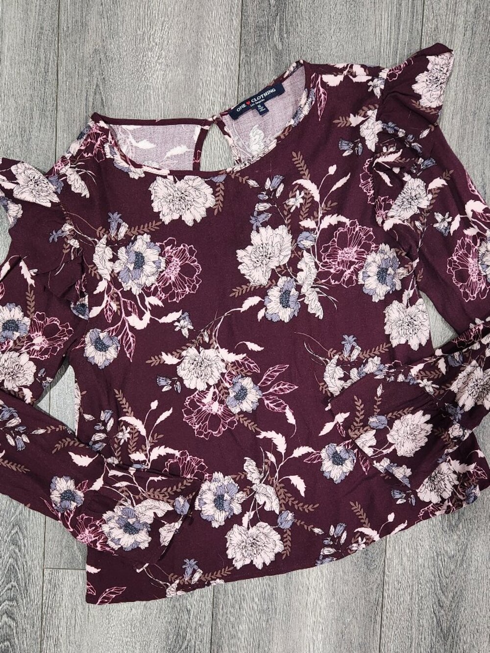 Women's Floral Top w/ith Shoulder Accents sz S
